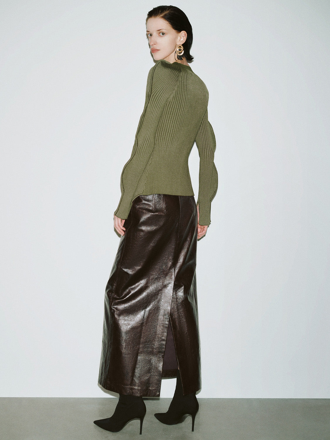 Wave Sleeve V-Neck Knitted Cardigan - Image 17