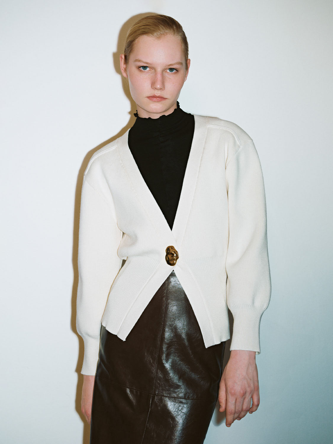 V-Neck Knitted Cardigan - Image 25