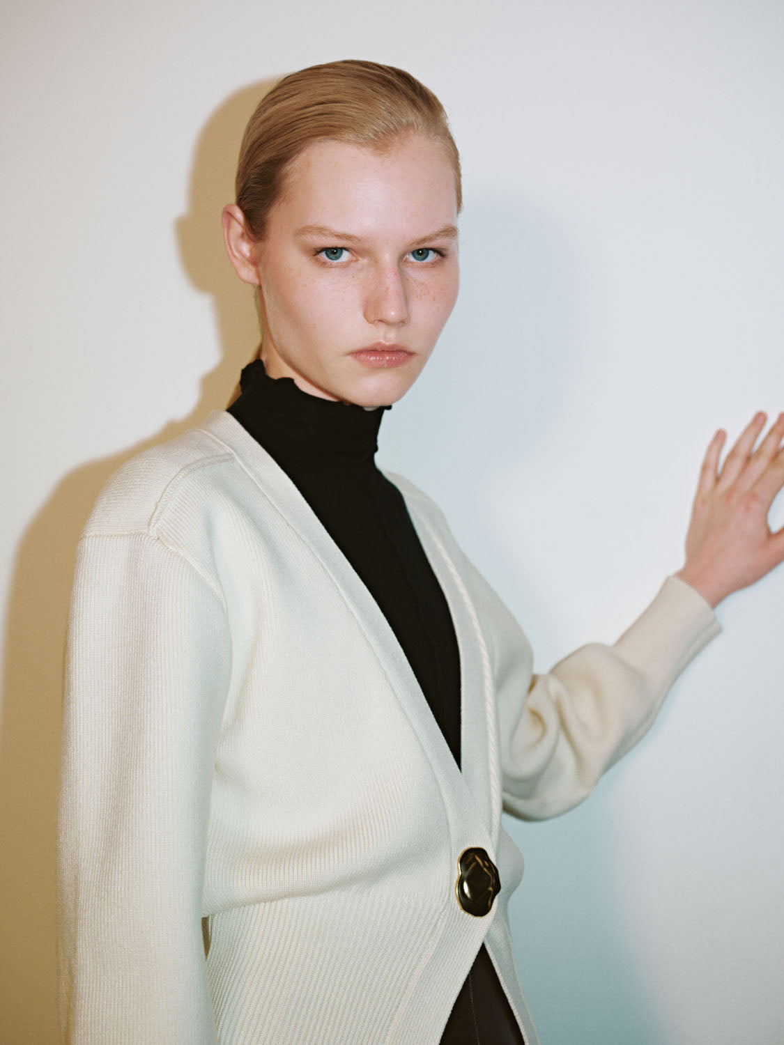 V-Neck Knitted Cardigan - Image 27