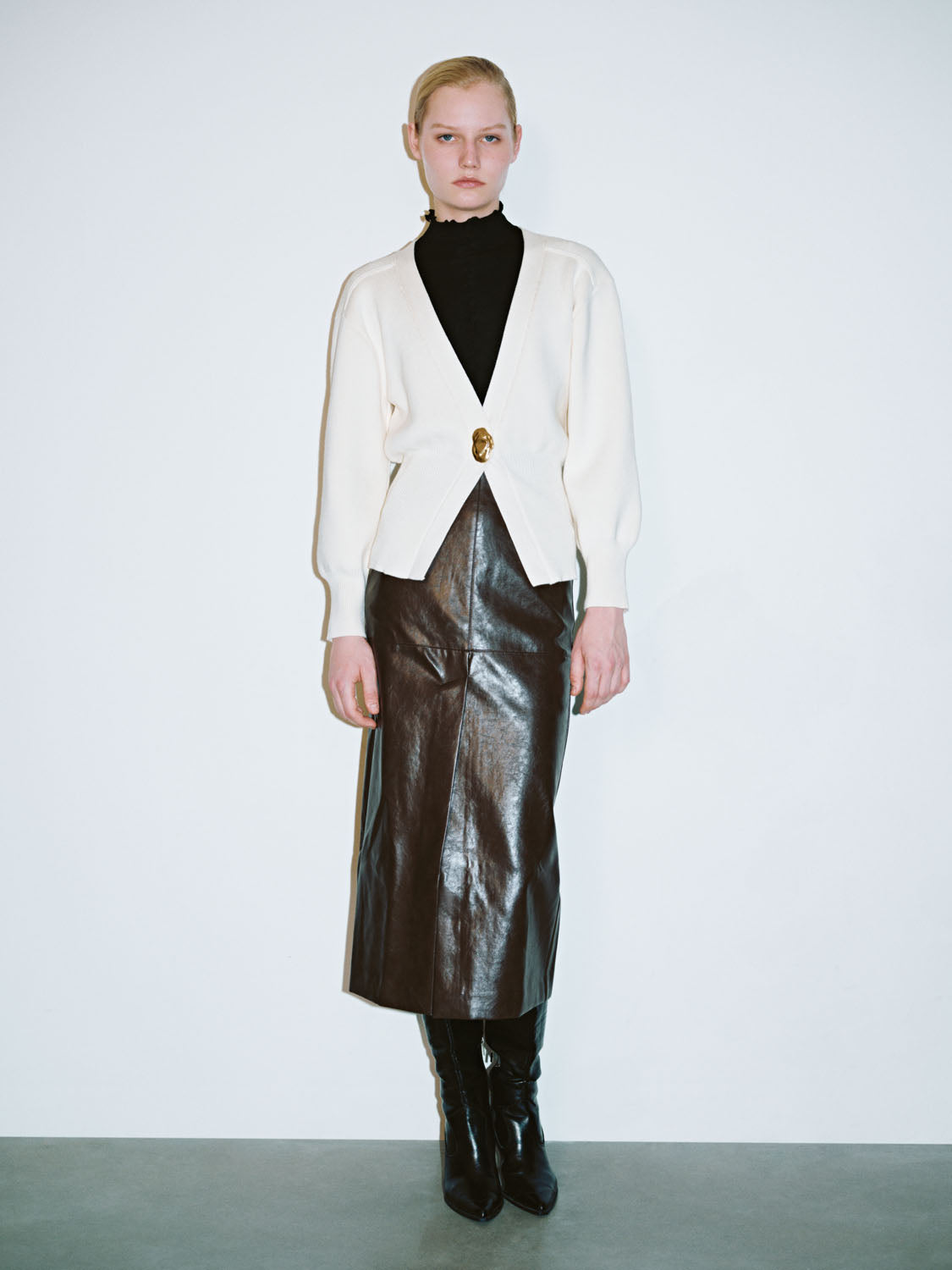 V-Neck Knitted Cardigan - Image 28