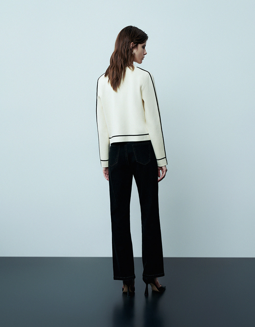 Crew Neck Knitted Cardigan With Fake Pockets - Image 4