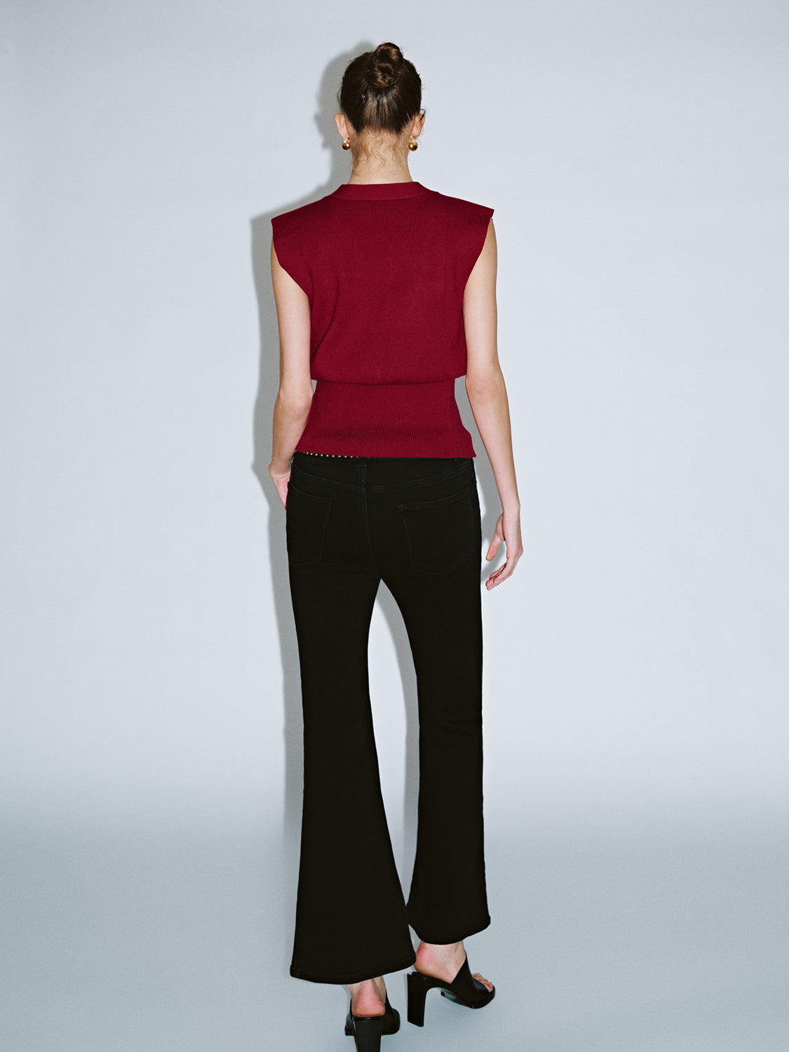 Sleeveless Knitted V-Neck Cardigans - Image 25