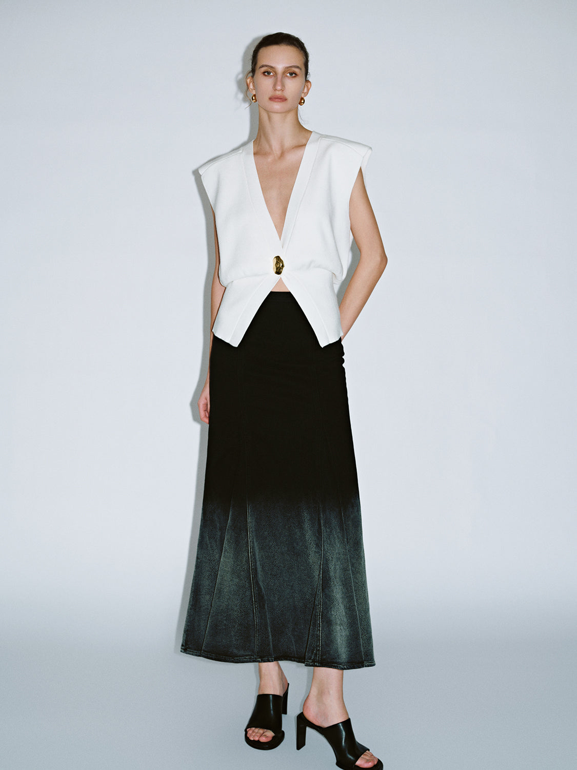 Sleeveless Knitted V-Neck Cardigans - Image 33