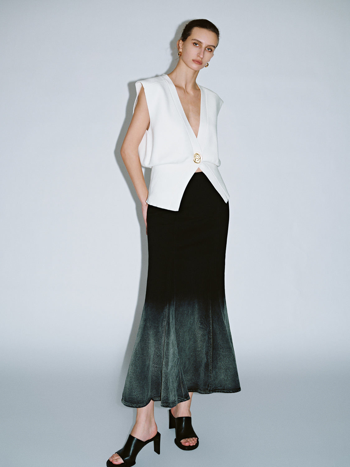 Sleeveless Knitted V-Neck Cardigans - Image 34